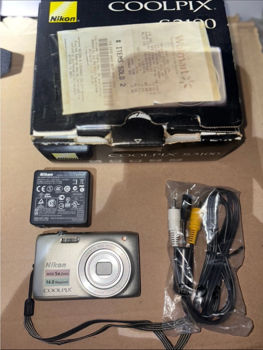 Nikon COOLPIX Compact Digital Camera in Silver with AV Cable